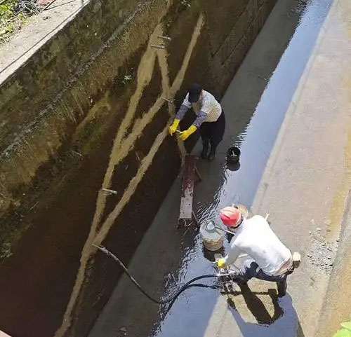 竟陵街道污水池堵漏