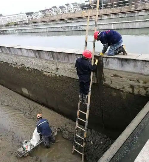 竟陵街道污水池堵漏